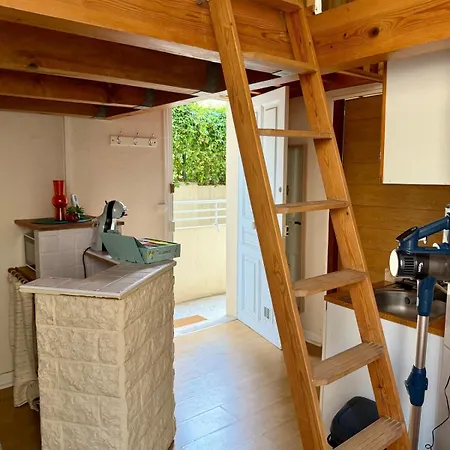 Climatise Avec Mezzanine A 300 M De La Antibes