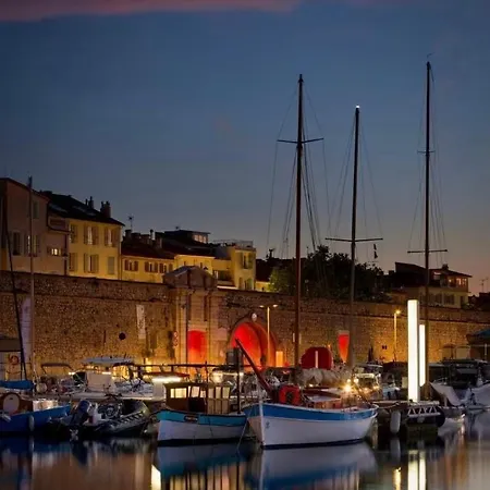 Climatise Avec Mezzanine A 300 M De La Apartment Antibes