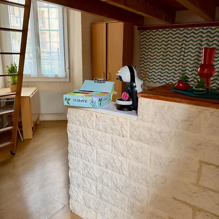 Apartment Climatise Avec Mezzanine A 300 M De La