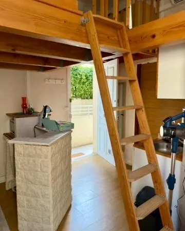 Climatise Avec Mezzanine A 300 M De La